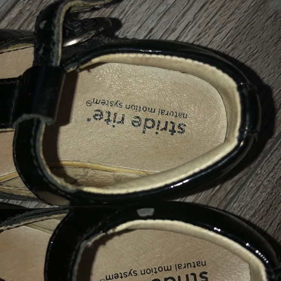Stride Rite Patent Mary Janes - size 5 - Picture 3 of 3